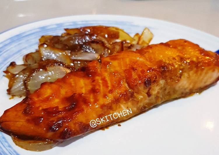 Pan-roasted Salmon With Oyster Sauce & Caramelized Onions