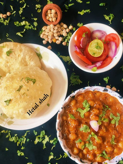 छोले भटूरे (chole bhature recipe in hindi) रेसिपी मुख्य फोटो