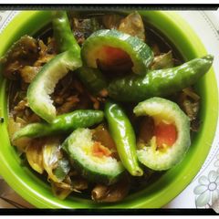 TRICHOSANTHES CUCOMERiNA PRAWN CURRY A picture of TRICHOSANTHES CUCOMERiNA PRAWN CURRY.