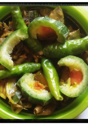 A picture of TRICHOSANTHES CUCOMERiNA PRAWN CURRY.