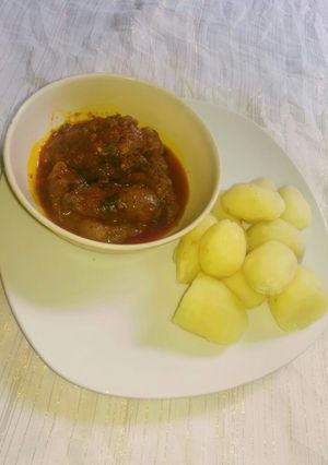A picture of Boiled potatoes with cowtail soup.