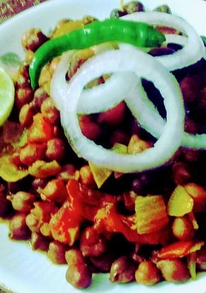 पंजाबी स्टाइल काले चने (punjabi style kale chane recipe in Hindi) रेसिपी मुख्य फोटो