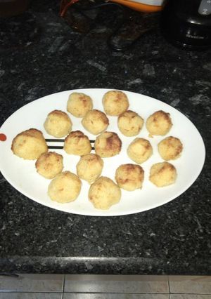 Una foto de Bolitas de coco y manzana