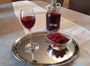 Meggylikőr 🍒🍸 recept fotója
