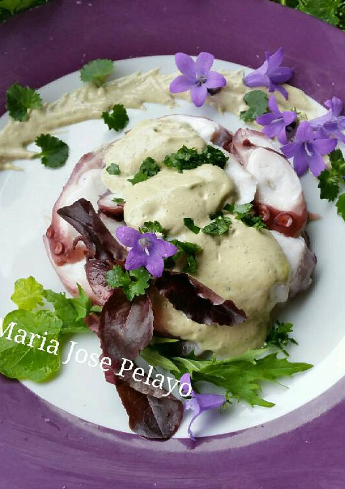 Una foto de Pulpo con mayonesa de aceitunas negras