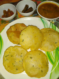 आलू रवा मसाला पूड़ी (Aloo rava masala puri रेसिपी मुख्य फोटो