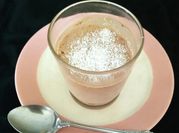Una foto de kefir postres