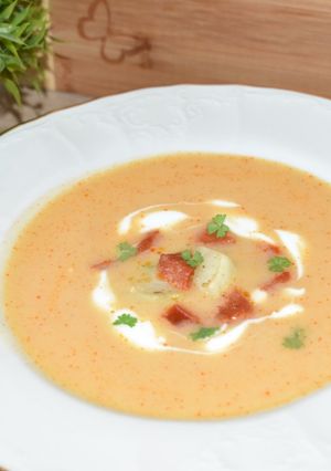 Cukkini krémleves pirított kolbásszal recept fotója