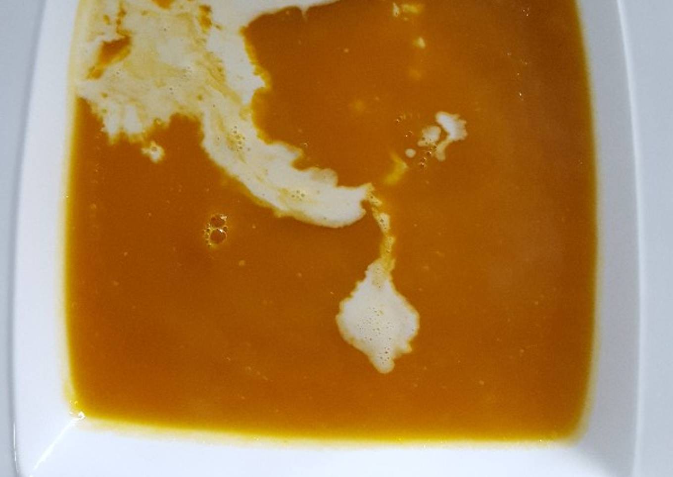 Velouté de potimaron et crème truffée