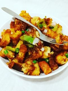 ब्रेड चिली (bread chilli recipe in marathi) रेसिपी चे मुख्य फोटो 