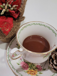 Una foto de Chocolate a la taza Navideño,Marisa