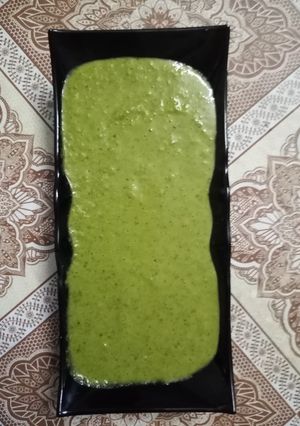 A picture of Green chutney.