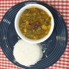 A picture of Colocasia leaves curry.