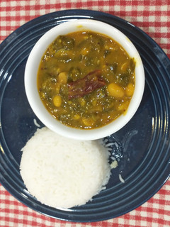 A picture of Colocasia leaves curry.