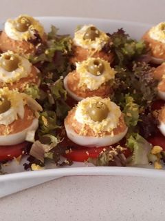 Una foto de Huevos rellenos -tradicionales-