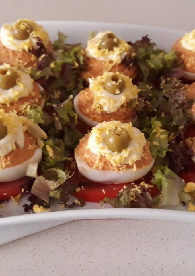 Una foto de Huevos rellenos -tradicionales-