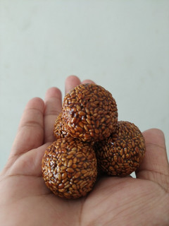 લાડુ(Ladoo Recipe in Gujarati) રેસીપી મુખ્ય ફોટો