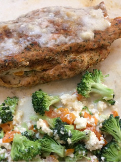 Una foto de Pechuga rellena, en crema de piñón