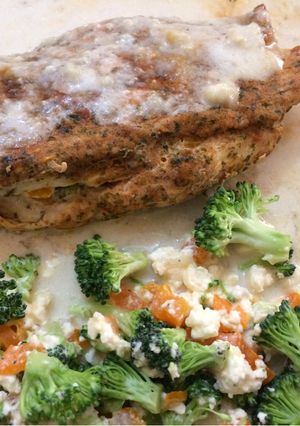 Una foto de Pechuga rellena, en crema de piñón