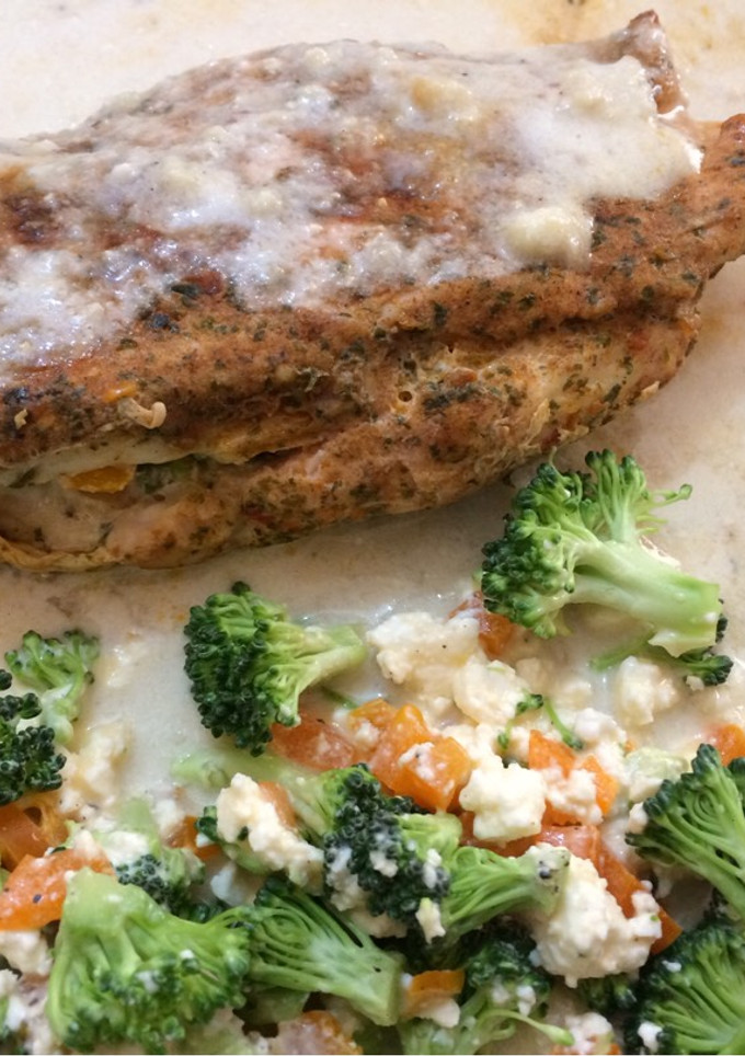 Una foto de Pechuga rellena, en crema de piñón
