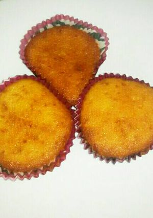 A picture of Vanilla cupcakes.