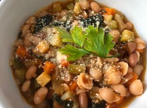 Una foto de Sopita minestrone 2 vegana