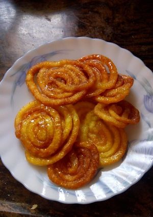 झटपट रसभरी जलेबी (jhatpat rasbhari jalebi recipe in Hindi) रेसिपी मुख्य फोटो