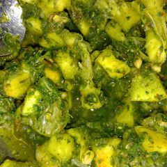 A picture of Galgal with coriander mint Chutney.