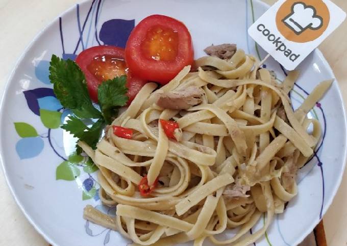 Fettuccine tuna aglio olio 🐟 edisi ultah Cookpad ke 9