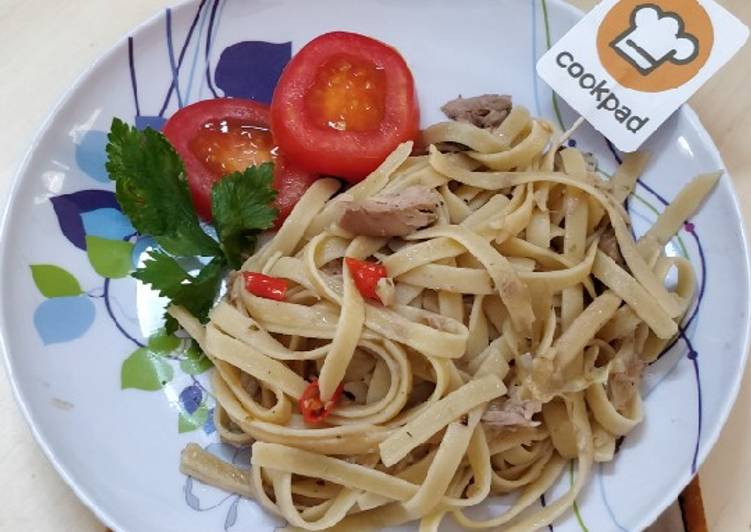 makanan Fettuccine tuna aglio olio 🐟 edisi ultah Cookpad ke 9 Jadi, mengenyangkan
