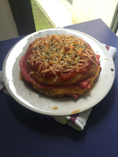 Una foto de Tortilla de patatas rellena