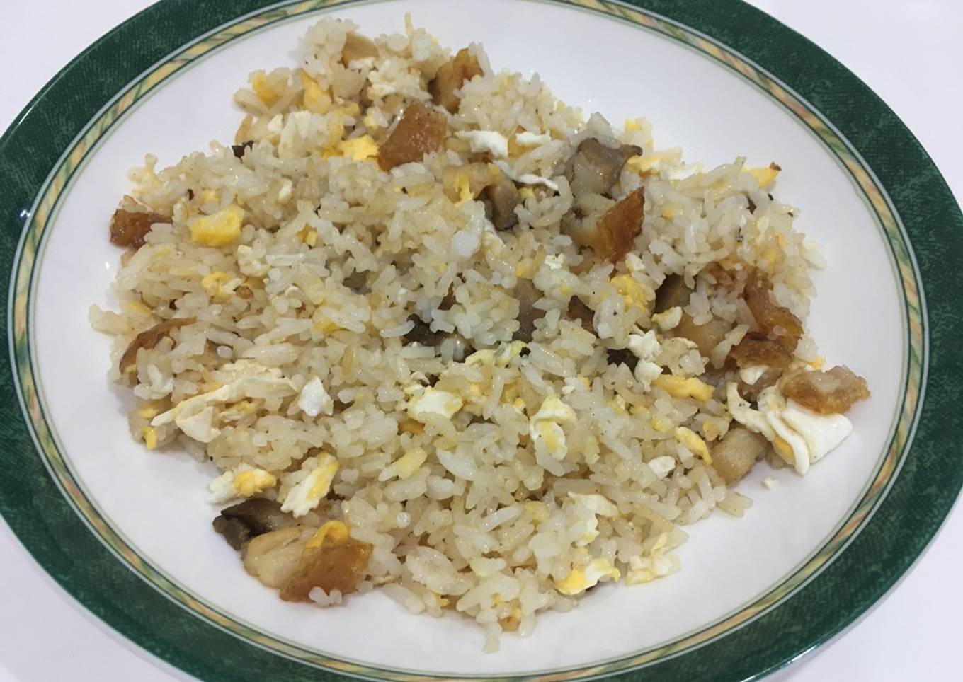 Nasi goreng telur dengan siobak (non halal) mirip Mayflower