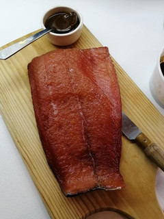 Una foto de Salmón ahumado con cítricos y jengibre