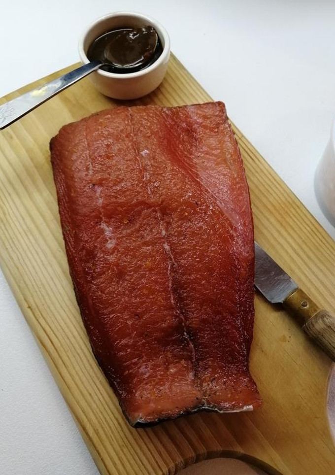 Una foto de Salmón ahumado con cítricos y jengibre
