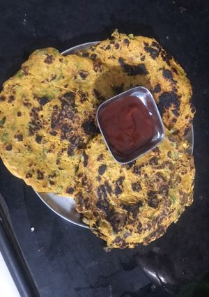 ચણા ના લોટ ના ચીલા (Besan Chila Recipe in Gujarati) રેસીપી મુખ્ય ફોટો