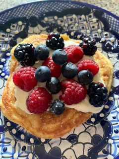 Una foto de Hot Cakes Low Carb con Frutos Rojos