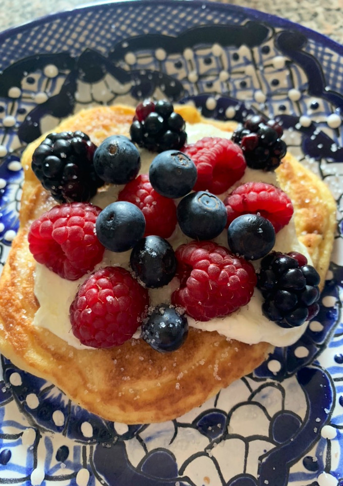 Una foto de Hot Cakes Low Carb con Frutos Rojos