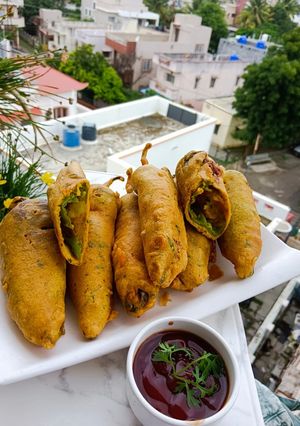 A picture of Mirchi pakoda.