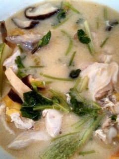 A picture of Tom kha gai (coconut chicken soup) 泰式椰奶鸡汤.