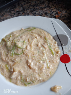 Una foto de Espaguetis de calabacín con merluza al queso