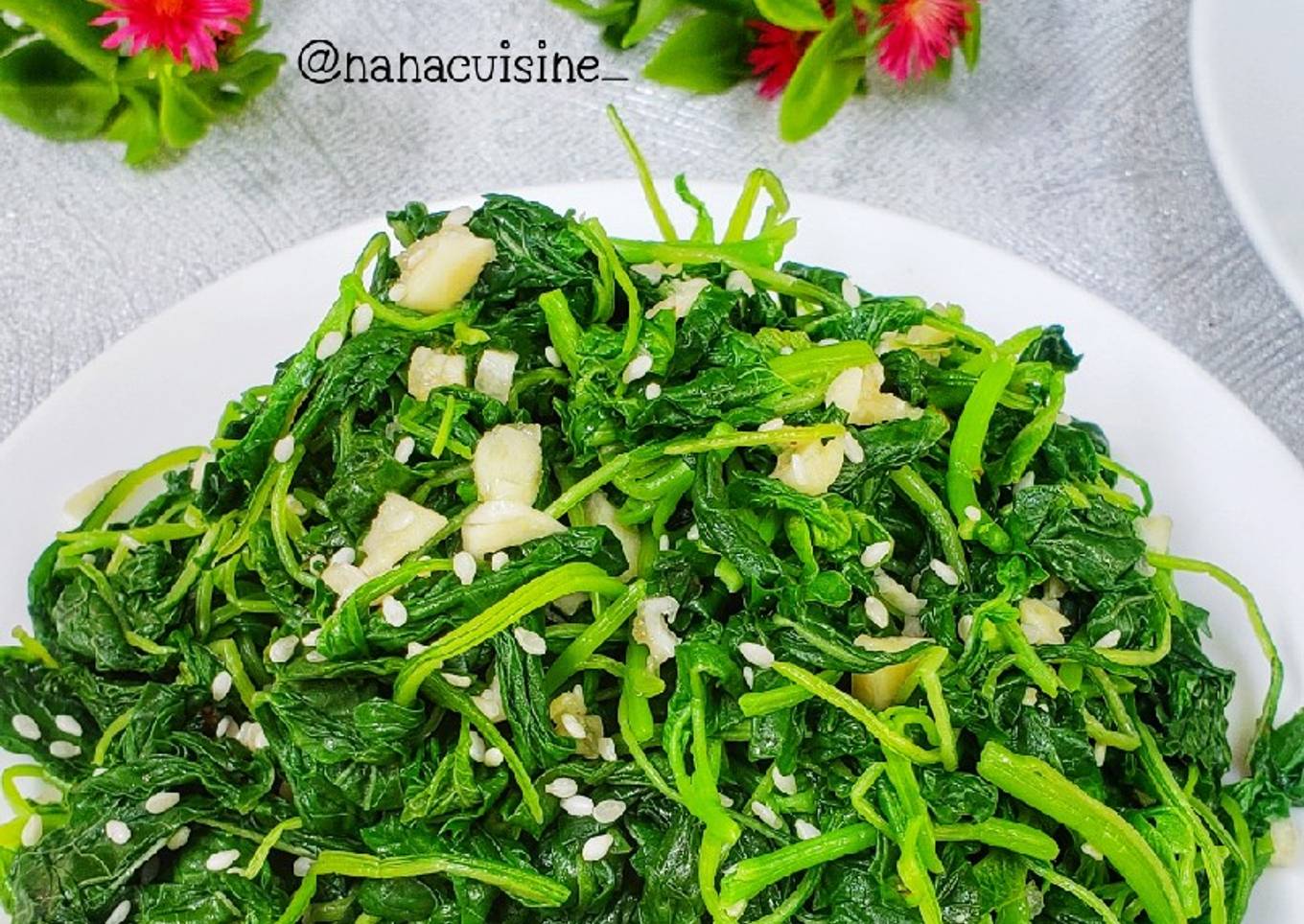 Salad Bayam (SiGeumChi NaMul)