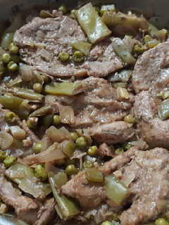 Una foto de Filetes de pierna de cordero guisados con verduras