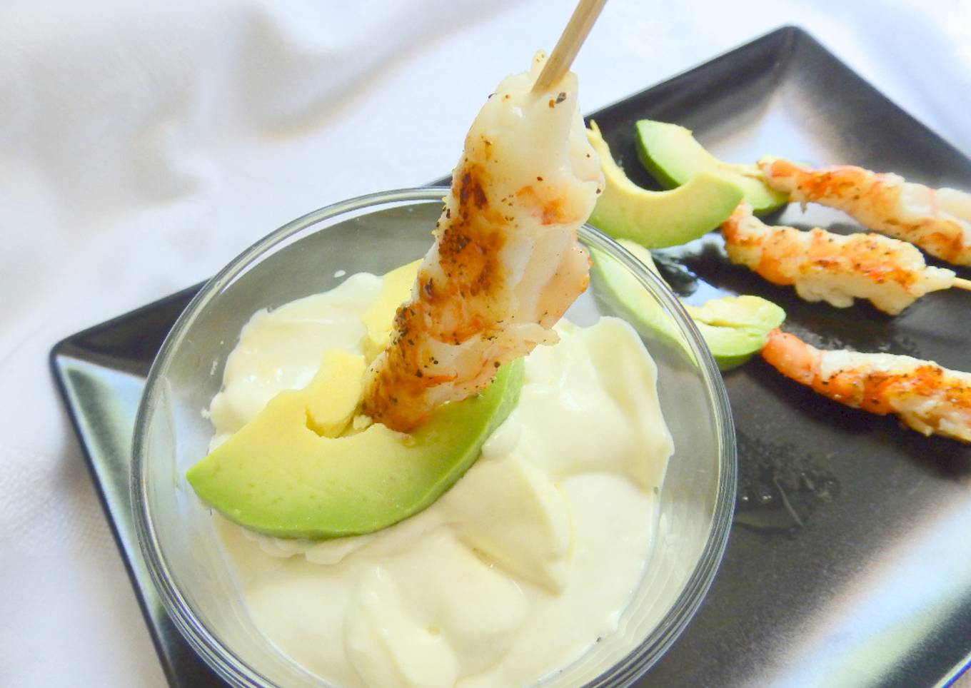 Gambas y aguacate con alioli