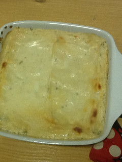 Una foto de Lasaña de brócoli y salmón con salsa de roquefort