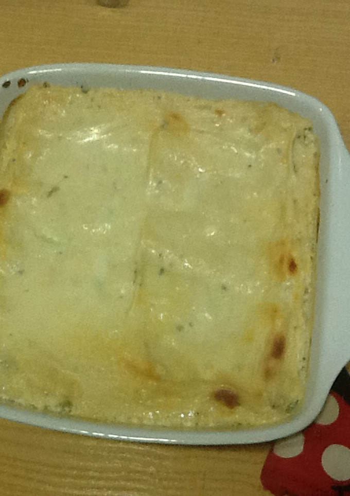 Una foto de Lasaña de brócoli y salmón con salsa de roquefort