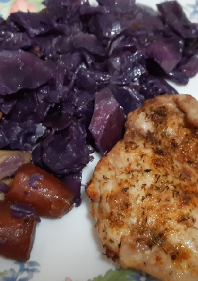 Una foto de Lombarda rehogada con contramuslo de pollo espaciado, en airfryer