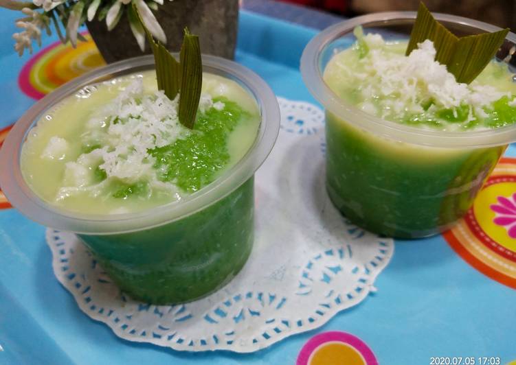 Resep Hijau manis topping kelapa yang Lezat