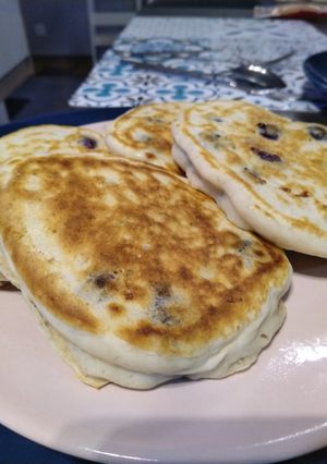 Une photo de Pancake banane myrtille