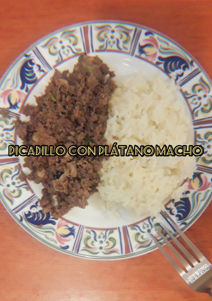 Una foto de Picadillo con plátano macho