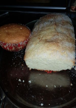 Una foto de Budín de almíbar de durazno con cubierta azucarada